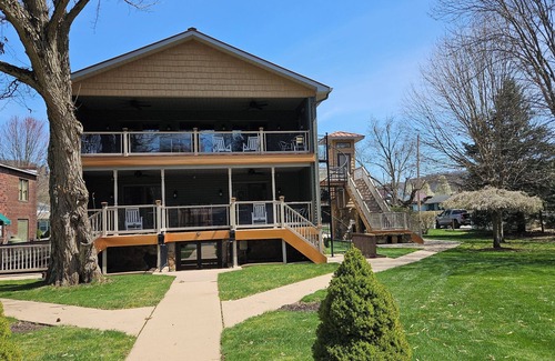 Confluence Casa | Shoreline Estates - Queen Handicap