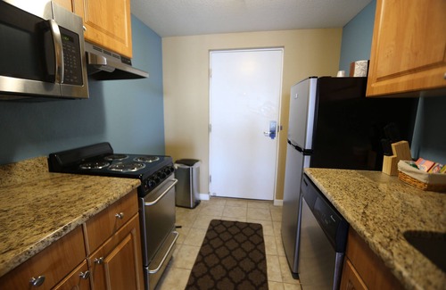 Madeira Beach Apartamento | Shoreline Island Resort - Exclusively Adult