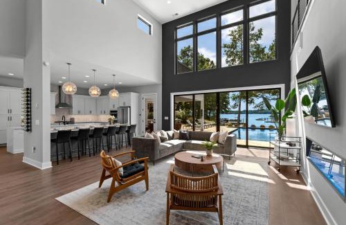 Mayhew Casa | Shoreline on Stonemarker