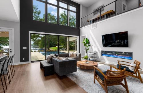 Mayhew Casa | Shoreline on Stonemarker