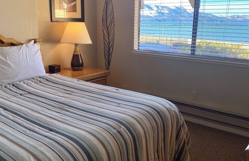 South Lake Tahoe Hotel | Shoreline Serenity: Ski-In, Beach-Out at Tahoe, Free Parking, Pool and Spa