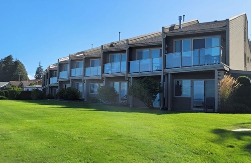 Regional District of Nanaimo Condominio | Shorewater Resort Garden View Suite #201