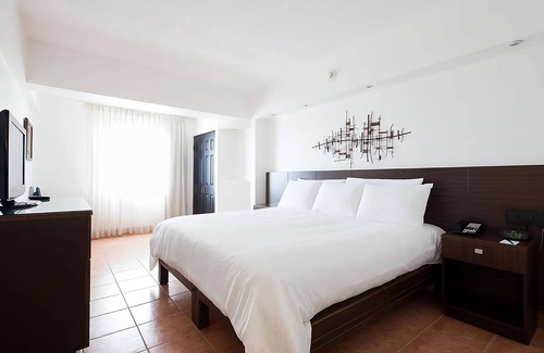 San José Hotel | Short Distance From The Well Known Sites! Complimentary Parking, Pets Allowed