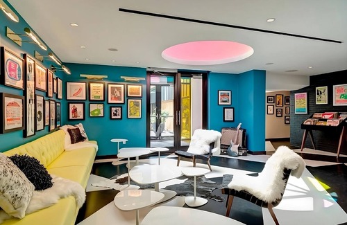 West Fens Hotel | Short Drive from Logan Airport and Constitution Beach! Parking, Pool, Garden!