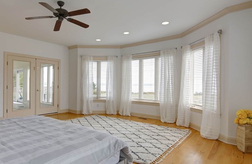 Woolford Casa | Short drive to Downtown Cambridge | Indoor Pool | Private Dock | Kayaks | Pet Fr