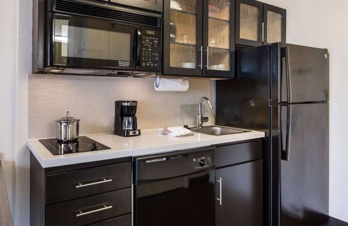 Nassau Bay Casa | Short Drive to Kemah Boardwalk! Full Kitchen, Pet-friendly, Free Parking!