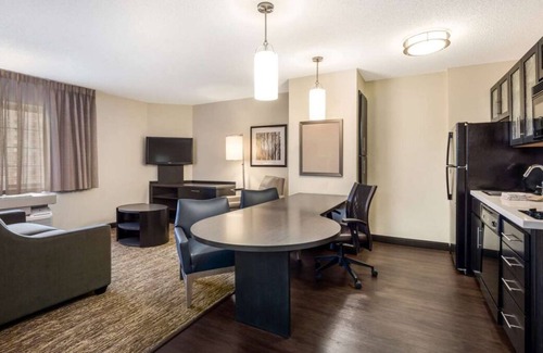 Nassau Bay Casa | Short Drive to Kemah Boardwalk! Full Kitchen, Pet-friendly, Free Parking!