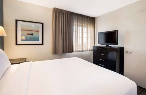 Nassau Bay Casa | Short Drive to Kemah Boardwalk! Full Kitchen, Pet-friendly, Free Parking!