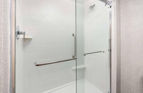 Tigard Hotel | Short Drive to Oregon Zoo! Indoor Pool, Free Hot Breakfast!