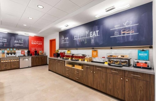 Tigard Hotel | Short Drive to Oregon Zoo! Indoor Pool, Free Hot Breakfast!