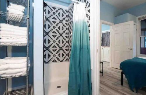 Victorian Village Casa | Short North - Convention - Queen Bed -Free Parking