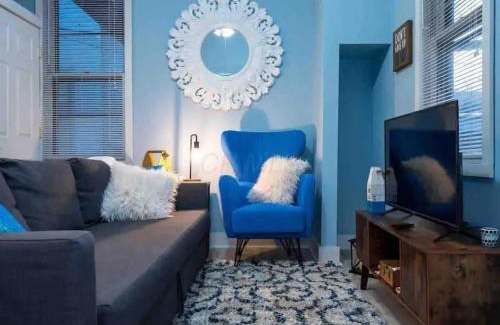 Victorian Village Casa | Short North - Convention - Queen Bed -Free Parking