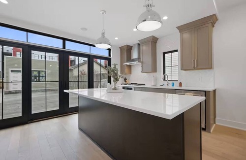 Italian Village Casa | Short North Convention King Bed Parking Free