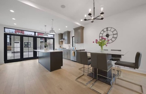 Italian Village Casa | Short North Convention King Bed Parking Free