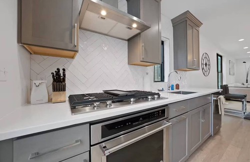 Italian Village Casa | Short North Convention King Bed Free Parking