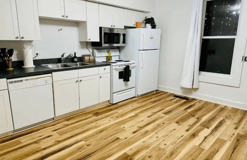 Italian Village Casa | Short North Convention King Bed Free Parking