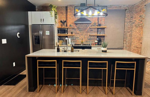 Italian Village Casa | Short North Convention King Bed Free Parking