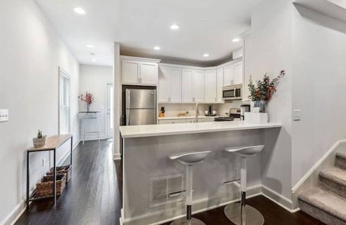 Short North Casa | Short North Custom Built Home! Steps from High Street