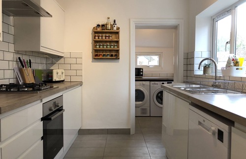 Poole Casa | Short stroll to Quay, shops and restaurants