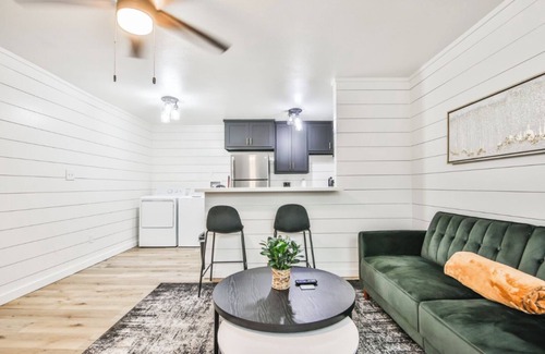 Lubbock Apartamento | Short Term Rental 1BR, Furnished, Paid Utilities, Pet-Friendly, Free Internet.