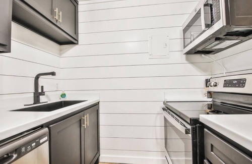 Lubbock Apartamento | Short Term Rental 1BR, Furnished, Paid Utilities, Pet-Friendly, Free Internet.