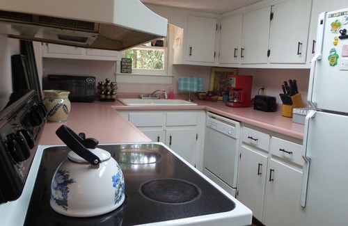 Bogart Casa | HERMOSO Y SECLADO 3 BR / 1B - $ 1650 / mes Corto plazo / mensual, EQUIPOS DE CONSTRUCCIÓN