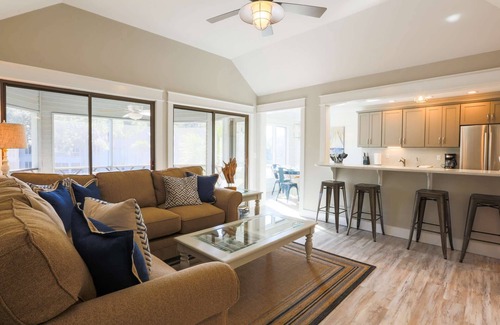 Kiawah Island Villa | 5 minutos a pie de playa. Bañada por el sol, recientemente renovada, luminosa y moderna villa con vistas a la laguna.