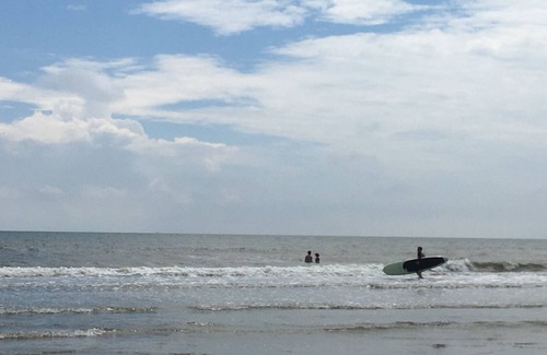 Isle of Palms Cabaña | Corto paseo a la playa, cerca del muelle, restaurantes, frente a la playa, centro de la ciudad