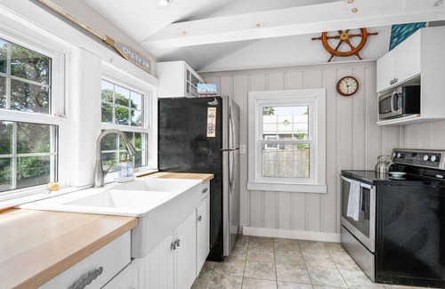 West Chatham Cabaña | Short walk to beach, A/C, pets okay, large yard