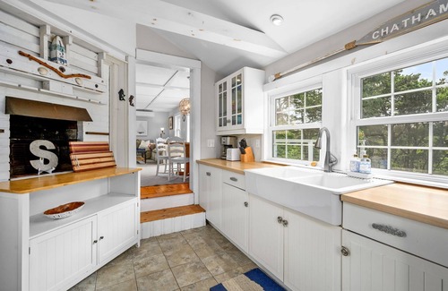 West Chatham Cabaña | Short walk to beach, A/C, pets okay, large yard