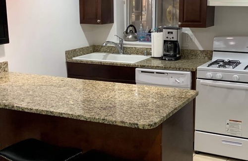 Columbia Heights Apartamento | Renovated English Basement 2bdrm Home