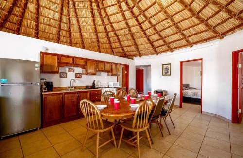 Segunda Seccion Casa | Short walk to pool and private beach