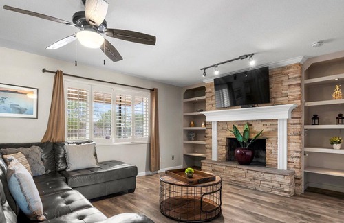 Scottsdale Country Acres Casa | Short Walk to Scottsdale by Rebl|Pool|Dog Friendly