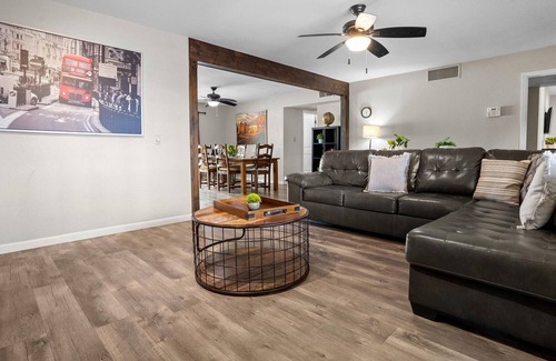 Scottsdale Country Acres Casa | Short Walk to Scottsdale by Rebl|Pool|Dog Friendly