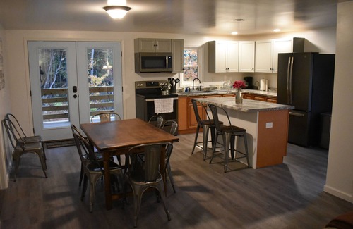 Huntingdon Casa | Short walk to the lake!