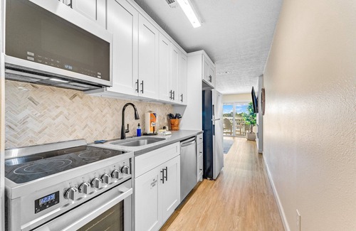 El Centro Beach Condominio | Short Walk to the Shore, 2-Story Beach Condo, Community Swimming Pool, Beach Vibes at Lullwater 437