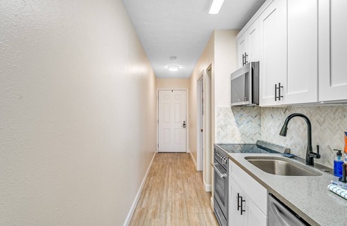 El Centro Beach Condominio | Short Walk to the Shore, 2-Story Beach Condo, Community Swimming Pool, Beach Vibes at Lullwater 437