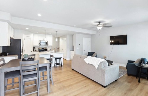 Norwalk Casa | Shortstop and Stay….and make yourself at home!