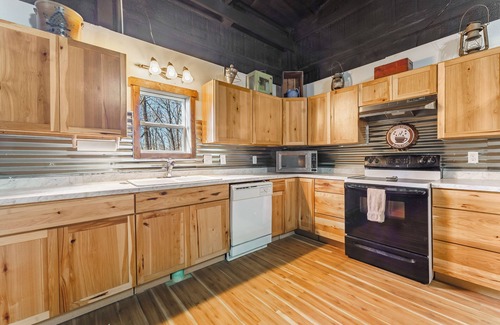 Garfield Casa | Shouse near in the woods near Beaver Lake