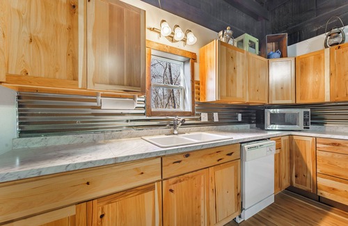 Garfield Casa | Shouse near in the woods near Beaver Lake