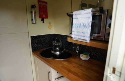 Hawick Cabina | Showman's Hut @ Westcote