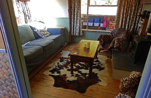 Penmaenpool Casa | Showman's Wagon at Coed Cae