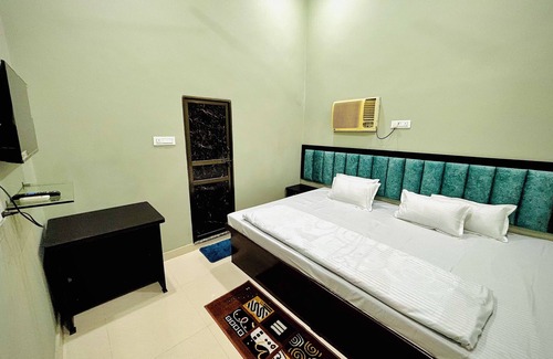 Varanasi Hotel | Shree Balaji Comfort
