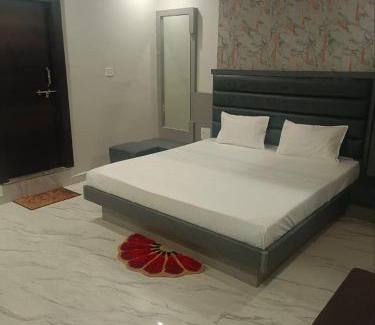Datia Hotel | Shree Radhe Palace