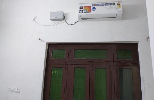 Mahmoorganj Hotel | SHREE RAMESHWAR PLAZA