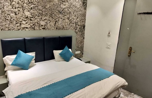 Vrindavan Hotel | Shri Balaji Dham Hotel