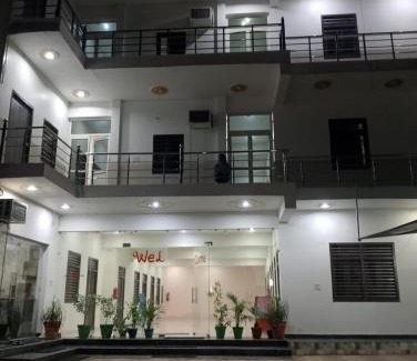 Vrindavan Hotel | Shri Mukund Dham - Near Prem Mandir, Iskcon temple & Banke Bihari G- Premanand Maharaj Visit is just 2-3 minutes away