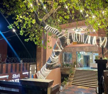 Haridwar Hotel | Shri Shyam Hotel, Near Harkipauri