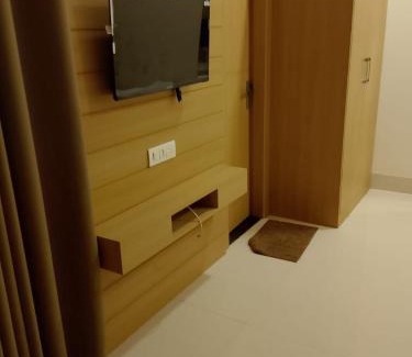 Govardhan Hotel | Shriji Hotel