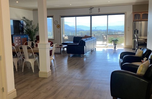 Celista Casa | ❤️Shuswap lake getaway❤️ ❤️( pets welcome)❤️